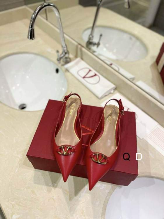 Picture of Valentino Shoes _SKUValentinosz35-40GDT060119967